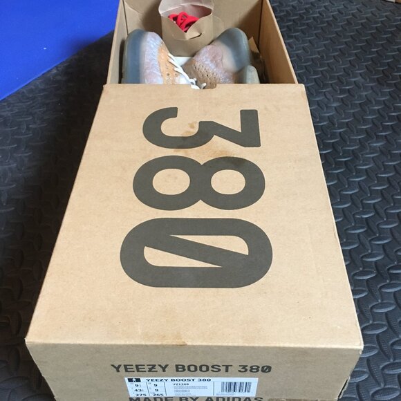 Yeezy 380 Pepper Size 9.5 Mens w/ Extra Laces - Picture 2 of 8